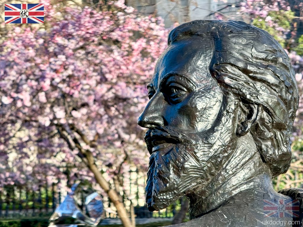 Cherry blossom near St Paul’s Cathedral London|倫敦聖保羅大教堂櫻花