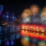 台東國慶煙火卑南溪出海口圖片｜無人機與煙火映照夜空
